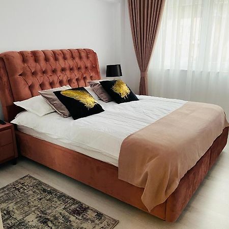 Luxury Queen Campulung Moldovenesc Ngoại thất bức ảnh