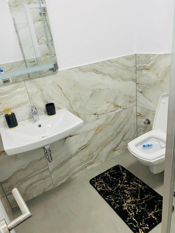 Luxury Queen Campulung Moldovenesc Ngoại thất bức ảnh