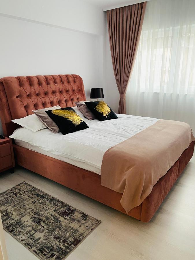 Luxury Queen Campulung Moldovenesc Ngoại thất bức ảnh